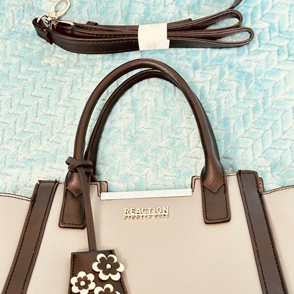 Kenneth Cole Reaction Handbag/Small Tote Gray, Black & White w/Flower tag. - Picture 14 of 16